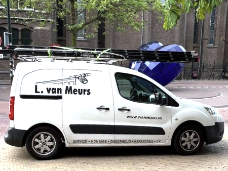 Bus van L. van Meurs